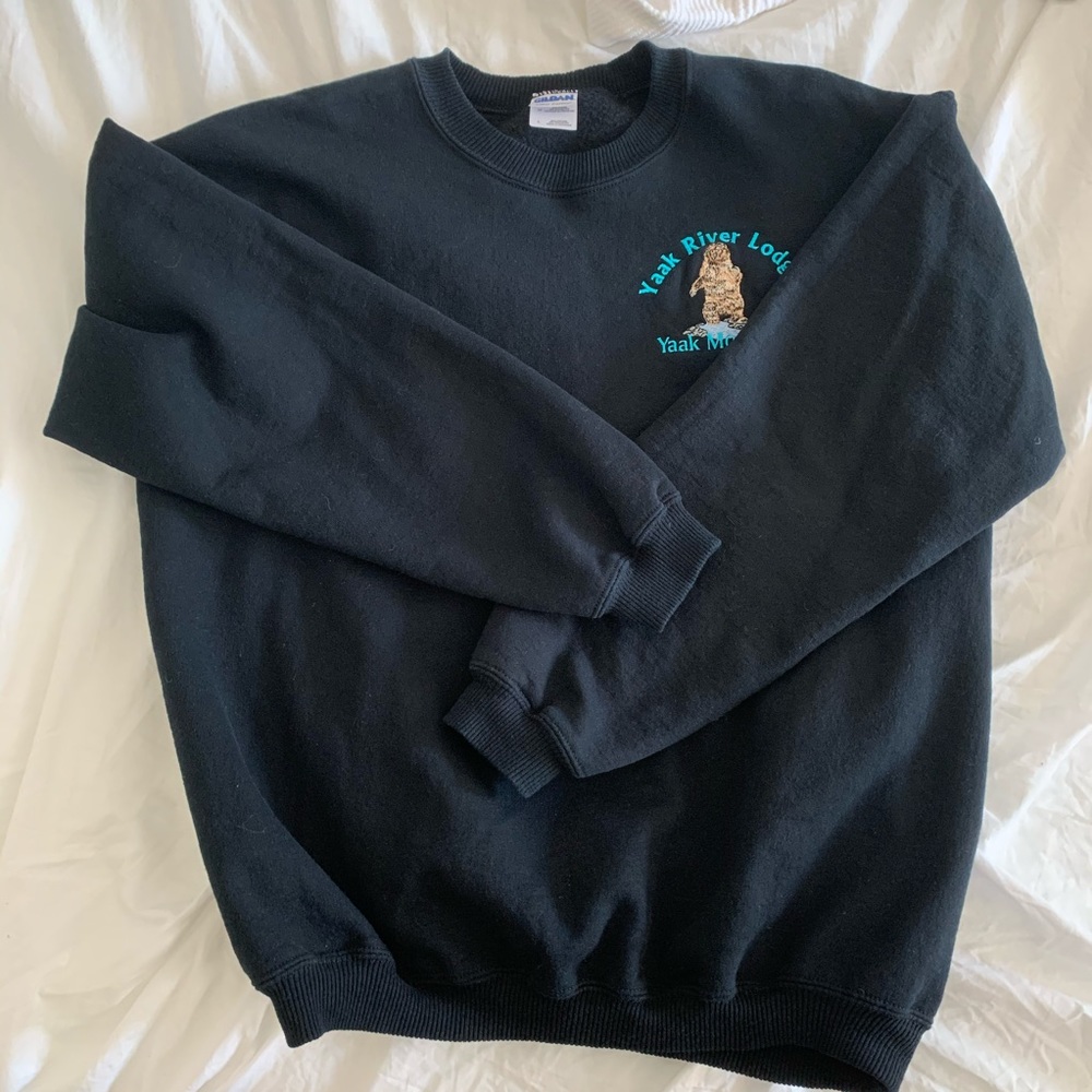🌙Embroidered Crewneck!